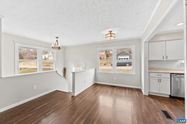 $300,000 | 112 Lee Street, Staunton, VA 24401