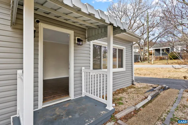 $300,000 | 112 Lee Street, Staunton, VA 24401