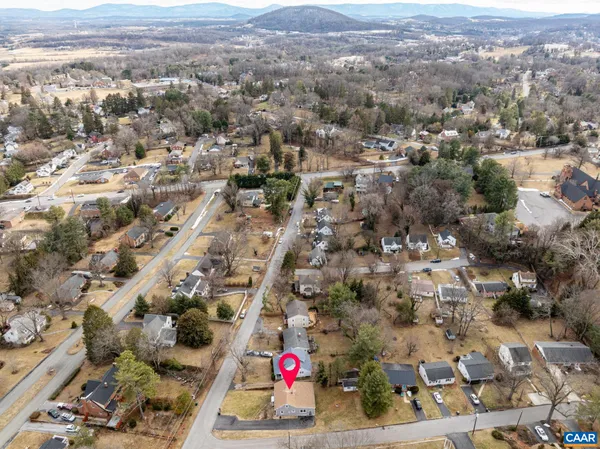 $300,000 | 112 Lee Street, Staunton, VA 24401