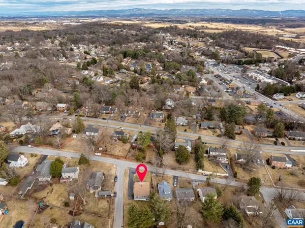 $300,000 | 112 Lee Street, Staunton, VA 24401