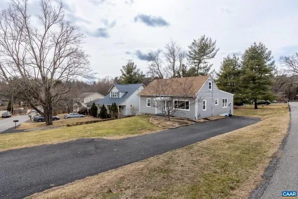 $300,000 | 112 Lee Street, Staunton, VA 24401