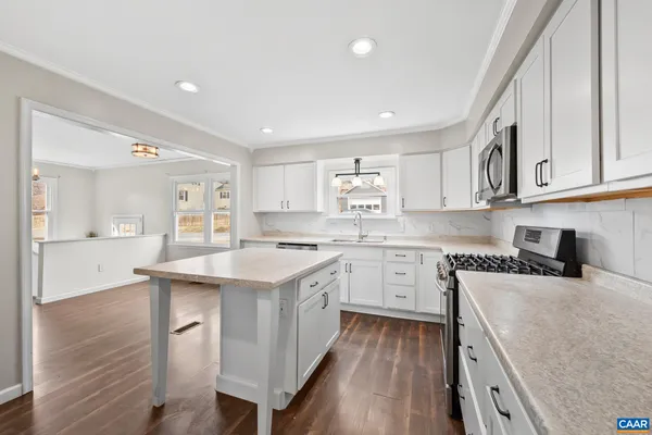 $300,000 | 112 Lee Street, Staunton, VA 24401