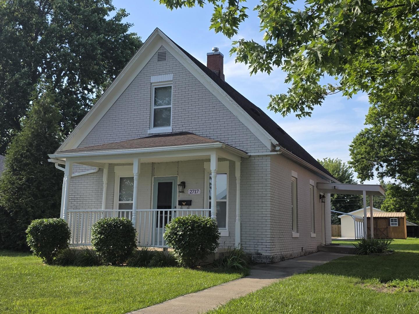 2717 Elm Street Quincy, IL 62301 - Photo 1 of 28