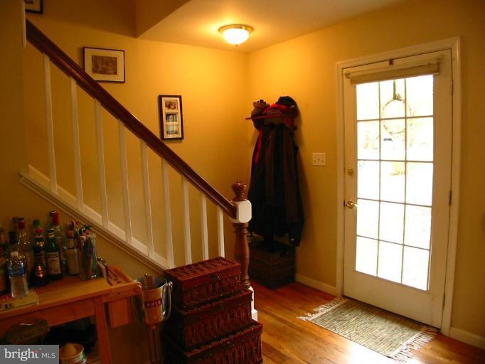 1322 Harbor Road Annapolis, MD 21403 - Photo 17 of 30 Entry and Staircase