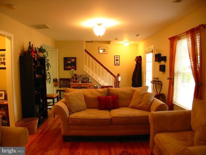 1322 Harbor Road Annapolis, MD 21403 - Photo 3 of 30 Living Room #2