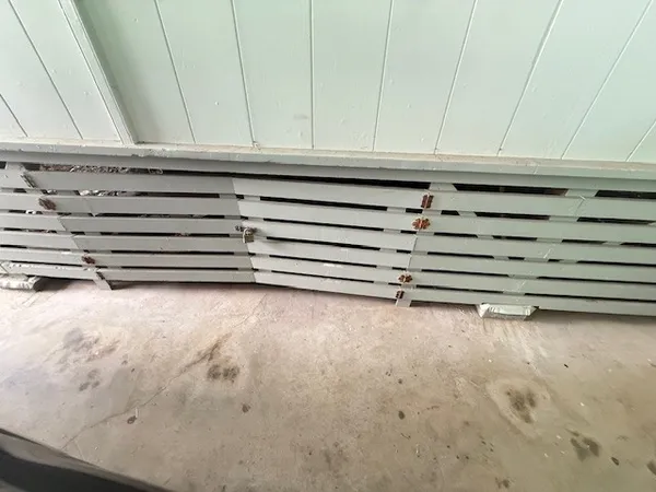a view of a garage