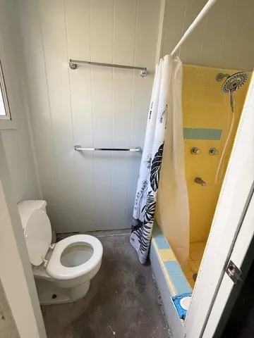 a room with a washing machine