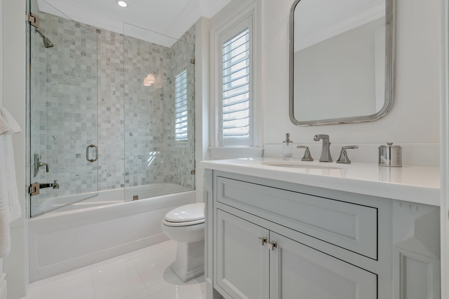226 Kenlyn Road Palm Beach, FL 33480 - Photo 15 of 22 Guest Bath