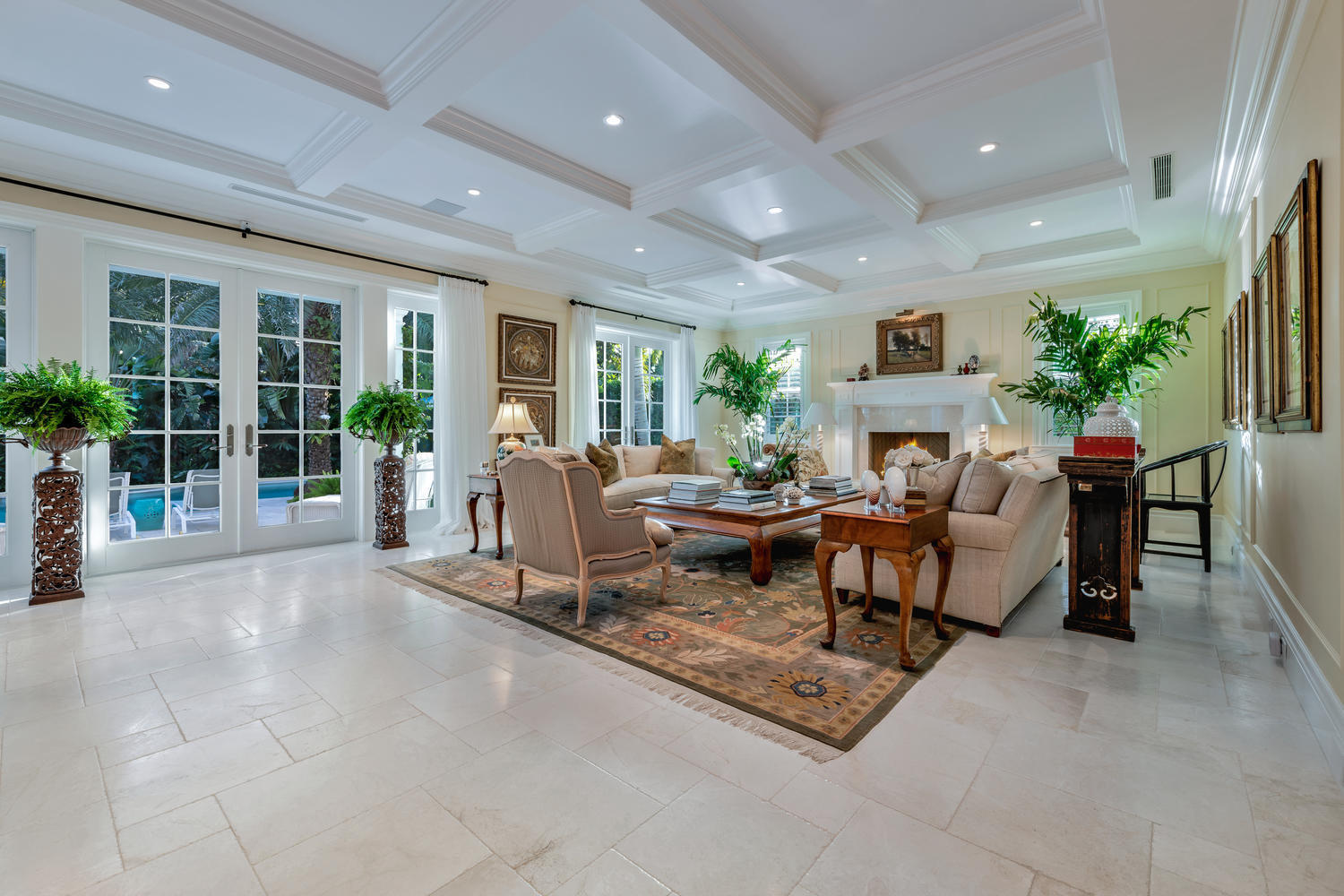 226 Kenlyn Road Palm Beach, FL 33480 - Photo 3 of 22 Living room