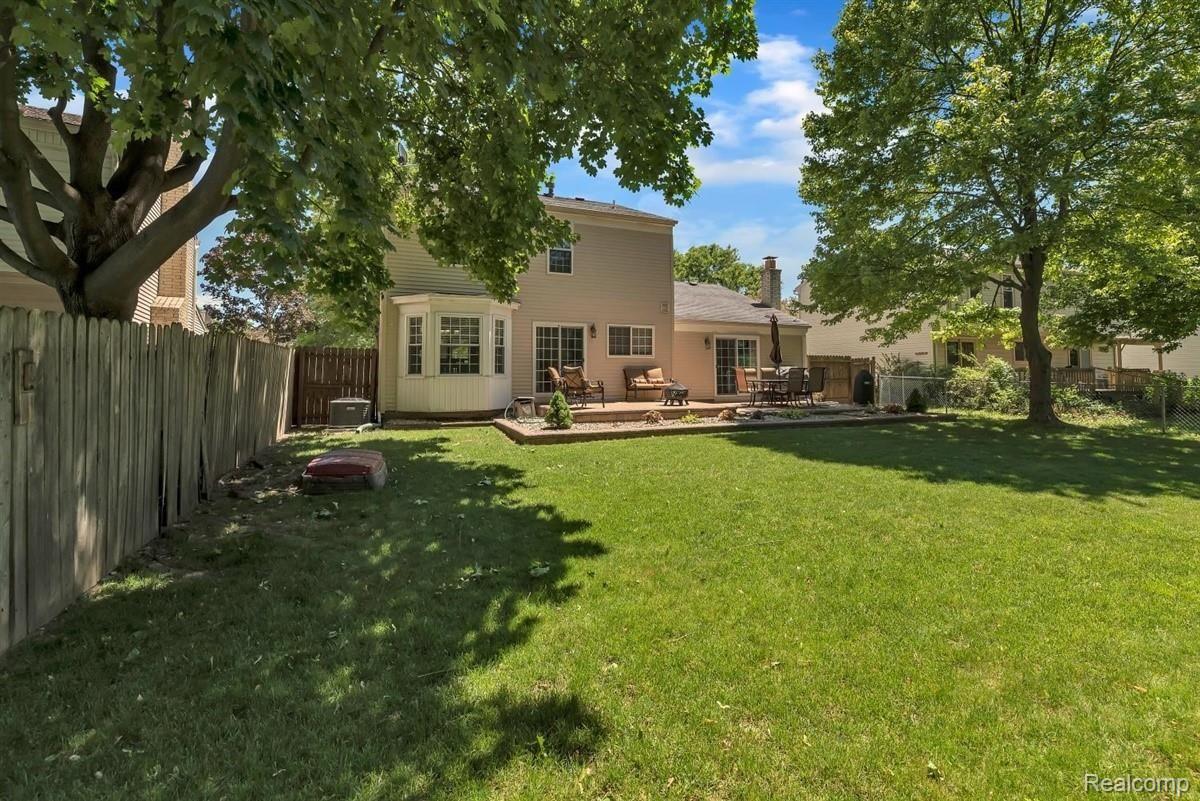 748 Burlington Road Canton, MI 48188 - Photo 37 of 43 46-748 Burlington Rd-WindowStill-Re.jpg