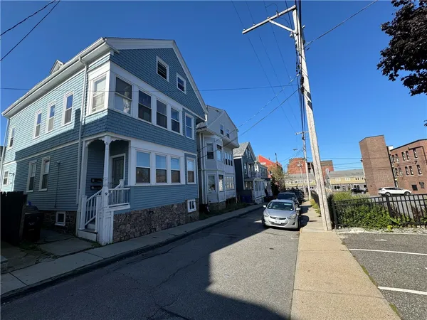 $4,200 | 9 Ann Street, Unit 2, Newport, RI 02840