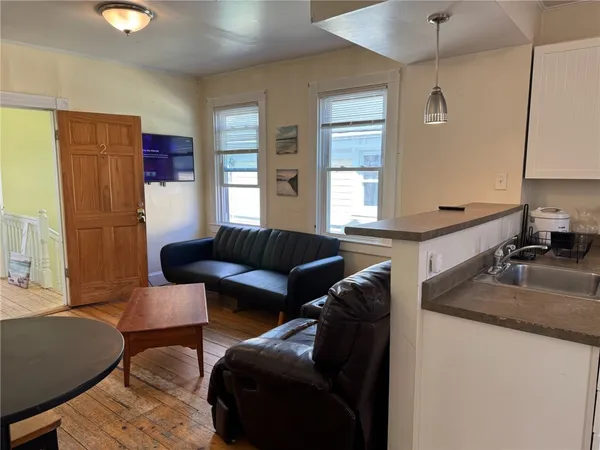$4,200 | 9 Ann Street, Unit 2, Newport, RI 02840