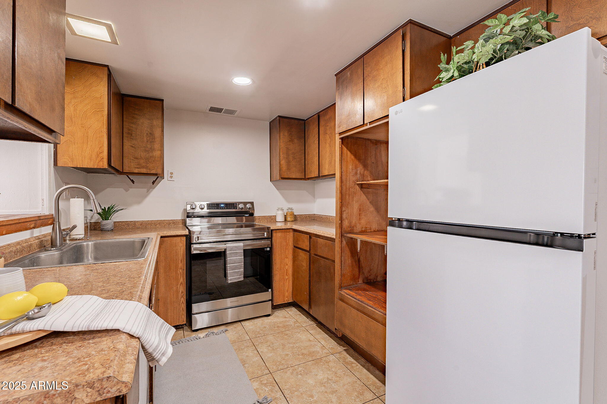 551 West Harding Avenue Coolidge, AZ 85128 - Photo 20 of 52 a kitchen with stainless steel appliances a refrigerator sink and cabinets