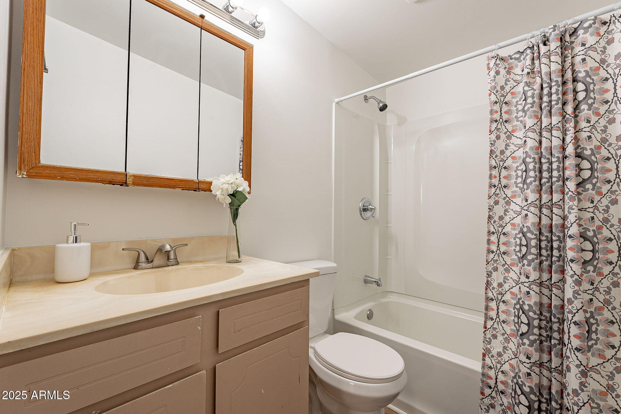 551 West Harding Avenue Coolidge, AZ 85128 - Photo 38 of 52 a bathroom with a sink a toilet and shower