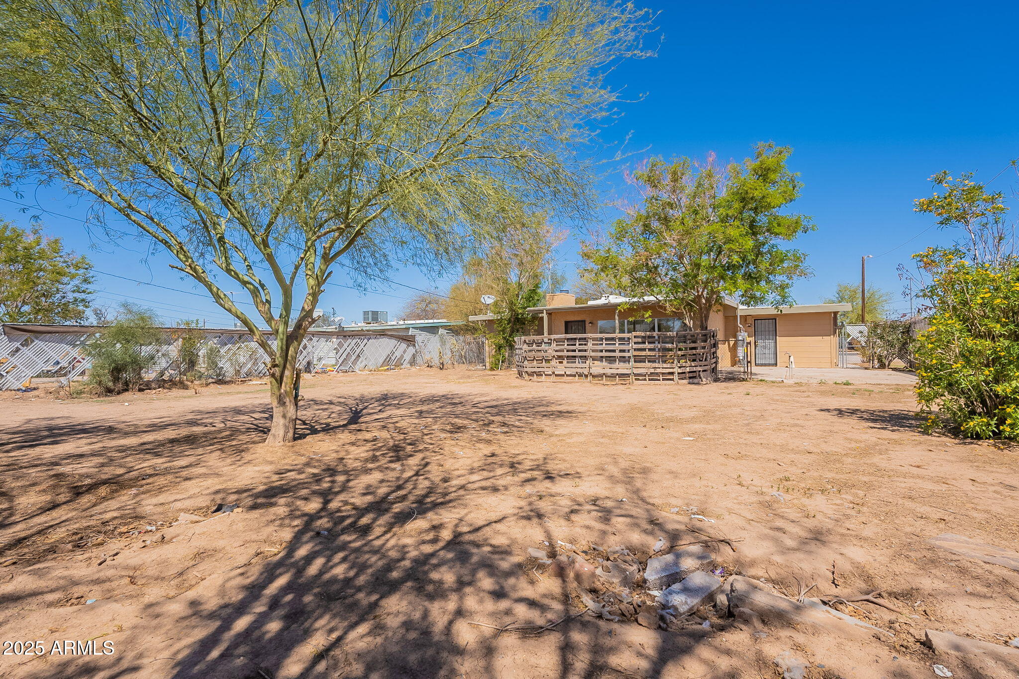 551 West Harding Avenue Coolidge, AZ 85128 - Photo 47 of 52 a view of back yard of the house