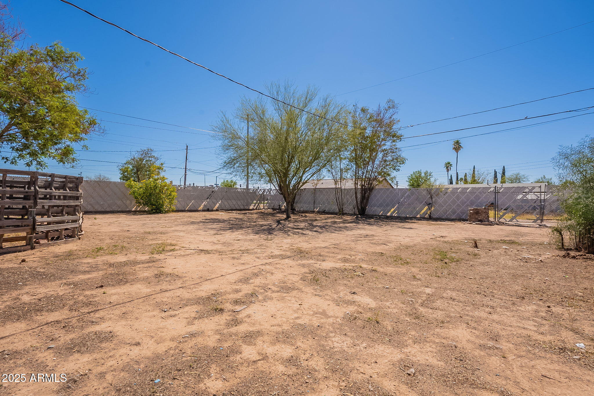 551 West Harding Avenue Coolidge, AZ 85128 - Photo 49 of 52 a view of backyard of a house