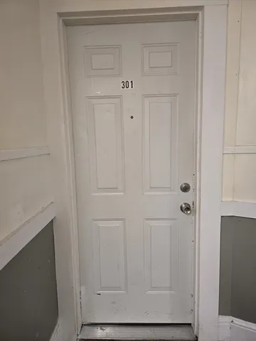 $2,200 | 604 Essex Street, Unit 301, Lynn, MA 01901