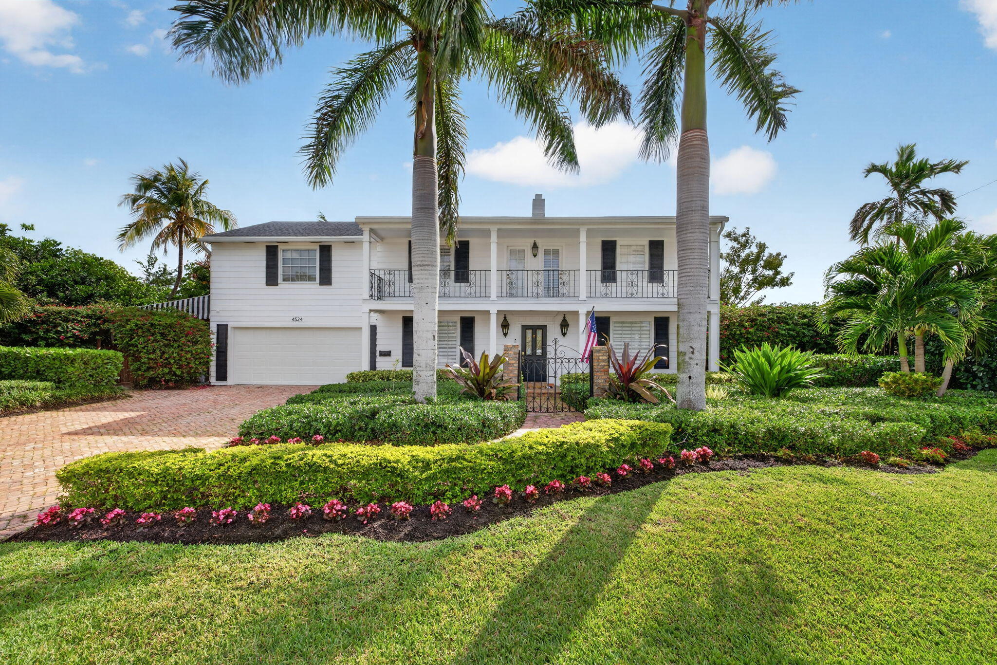 1-web-or-mls-A699A9800