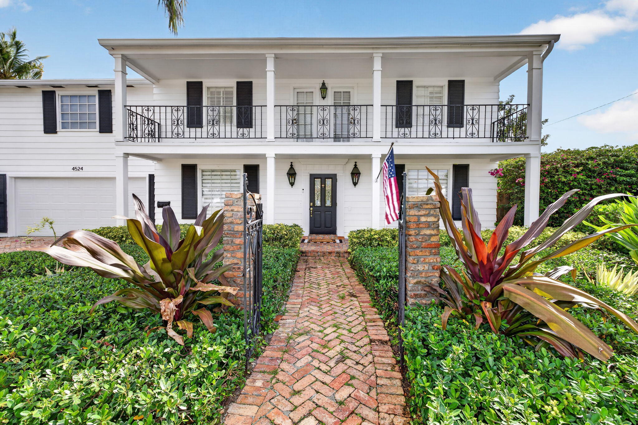 4524 Northeast 22nd Road Fort Lauderdale, FL 33308 - Photo 2 of 63 4-web-or-mls-A699A9825