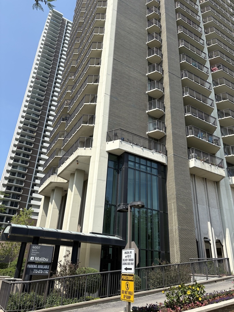 6007 North Sheridan Road, Unit 24H Chicago, IL 60660 - Photo 1 of 16 Gallery Image 1