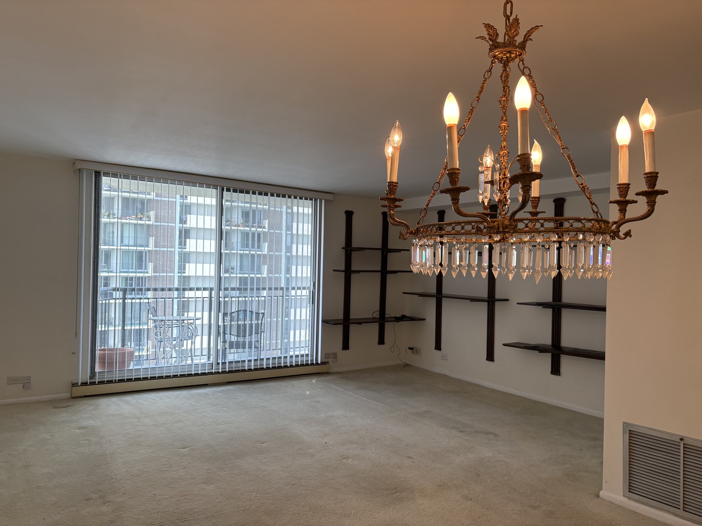 6007 North Sheridan Road, Unit 24H Chicago, IL 60660 - Photo 4 of 16 Gallery Image 4