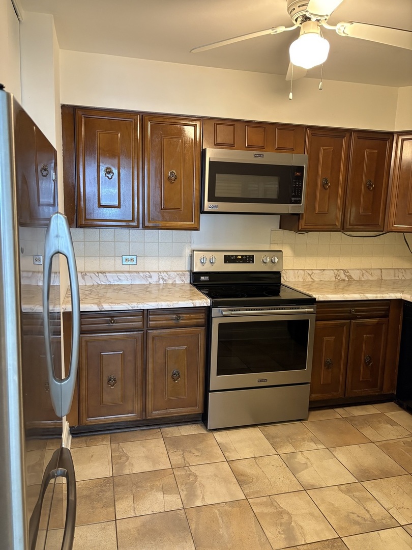 6007 North Sheridan Road, Unit 24H Chicago, IL 60660 - Photo 6 of 16 Gallery Image 6
