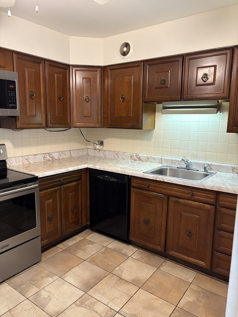 6007 North Sheridan Road, Unit 24H Chicago, IL 60660 - Photo 8 of 16 Gallery Image 8