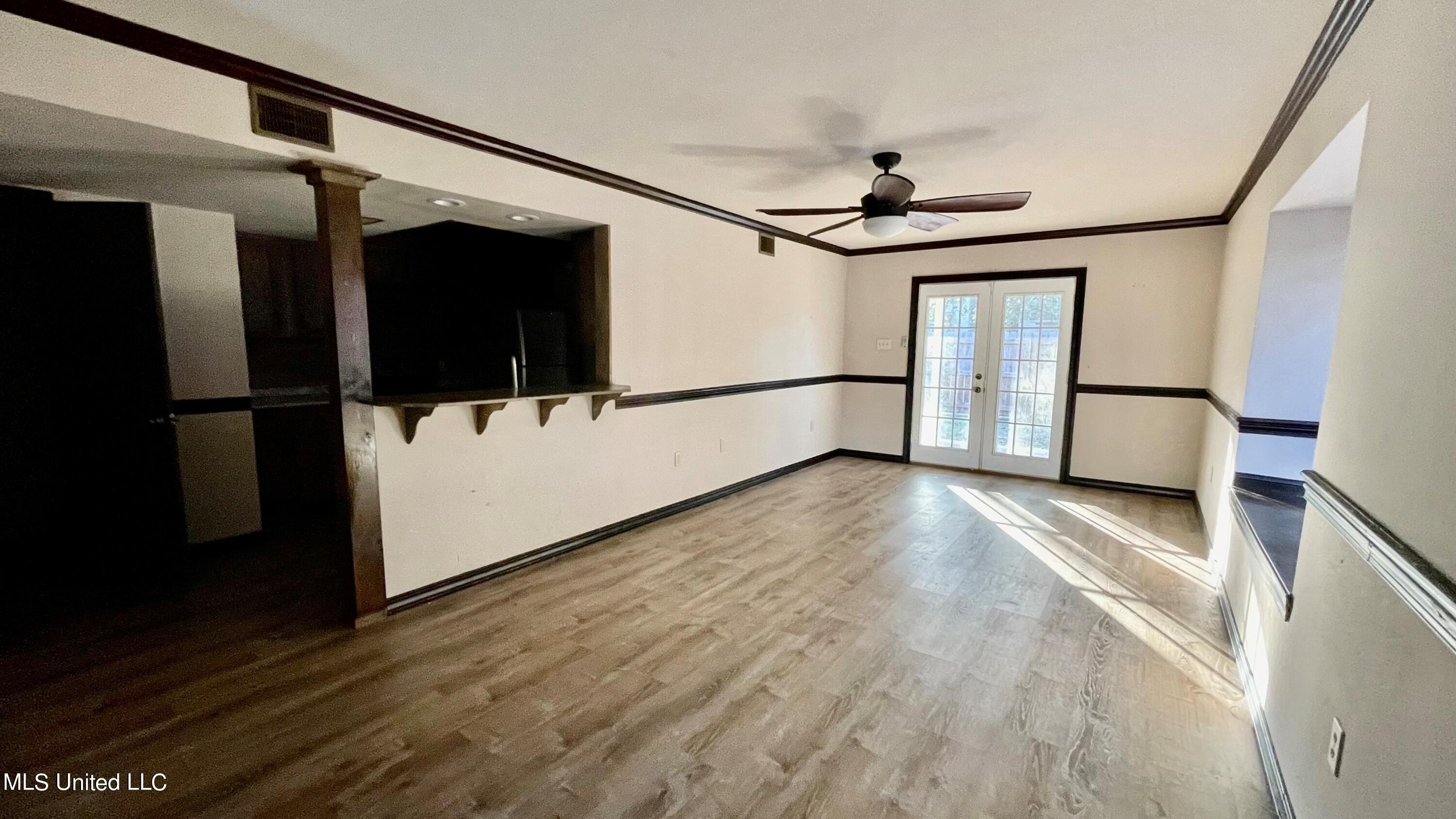 369 Debuys Road Gulfport, MS 39507 - Photo 3 of 10 004