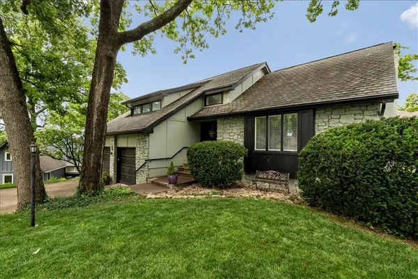$429,900 | 213 Northeast Landings Court, Lee's Summit, MO 64064