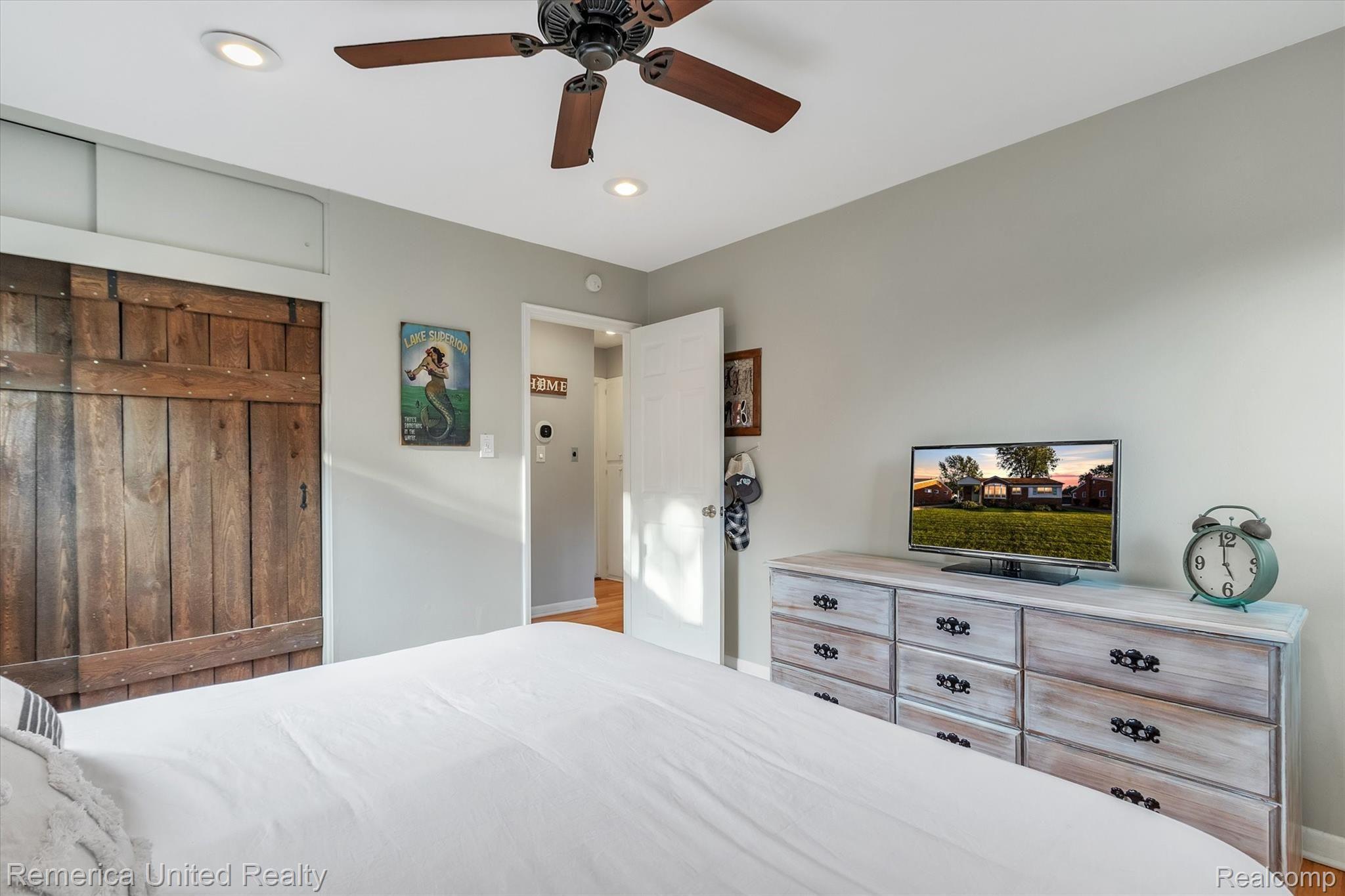 31577 Marblehead Road Farmington, MI 48336 - Photo 22 of 44 22-31577-Marblehead-WindowStill-Real-Estate-Photography-22.jpg