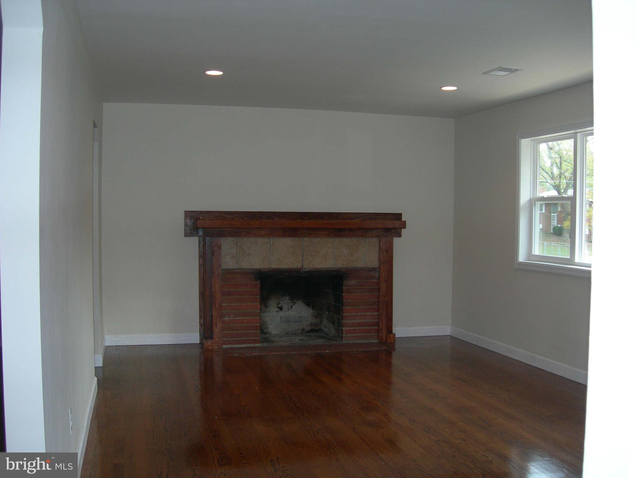 6112 Buckler Road Clinton, MD 20735 - Photo 5 of 18 Living Room