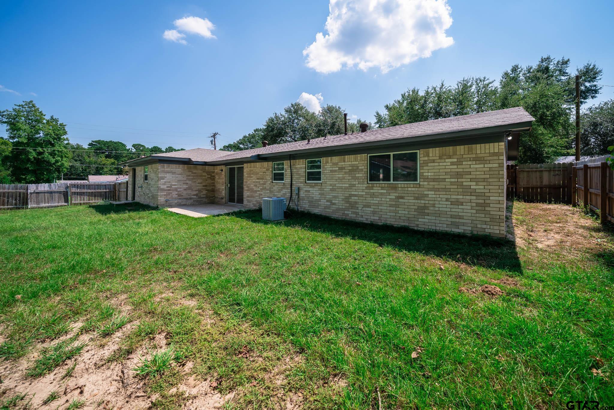 1411 Sapphire Street Longview, TX 75602 - Photo 35 of 38 a view of a backyard with a garden