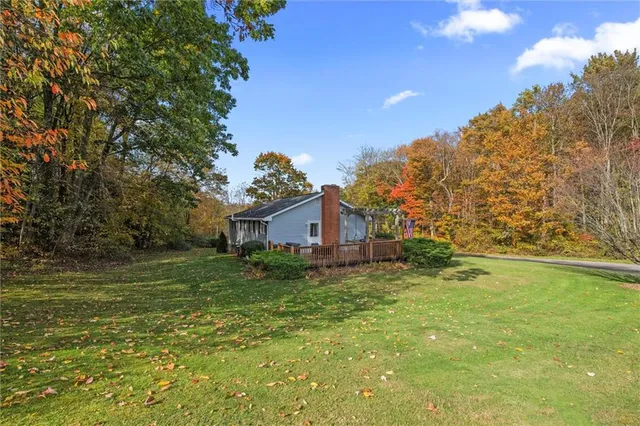 a view of a house with a yard