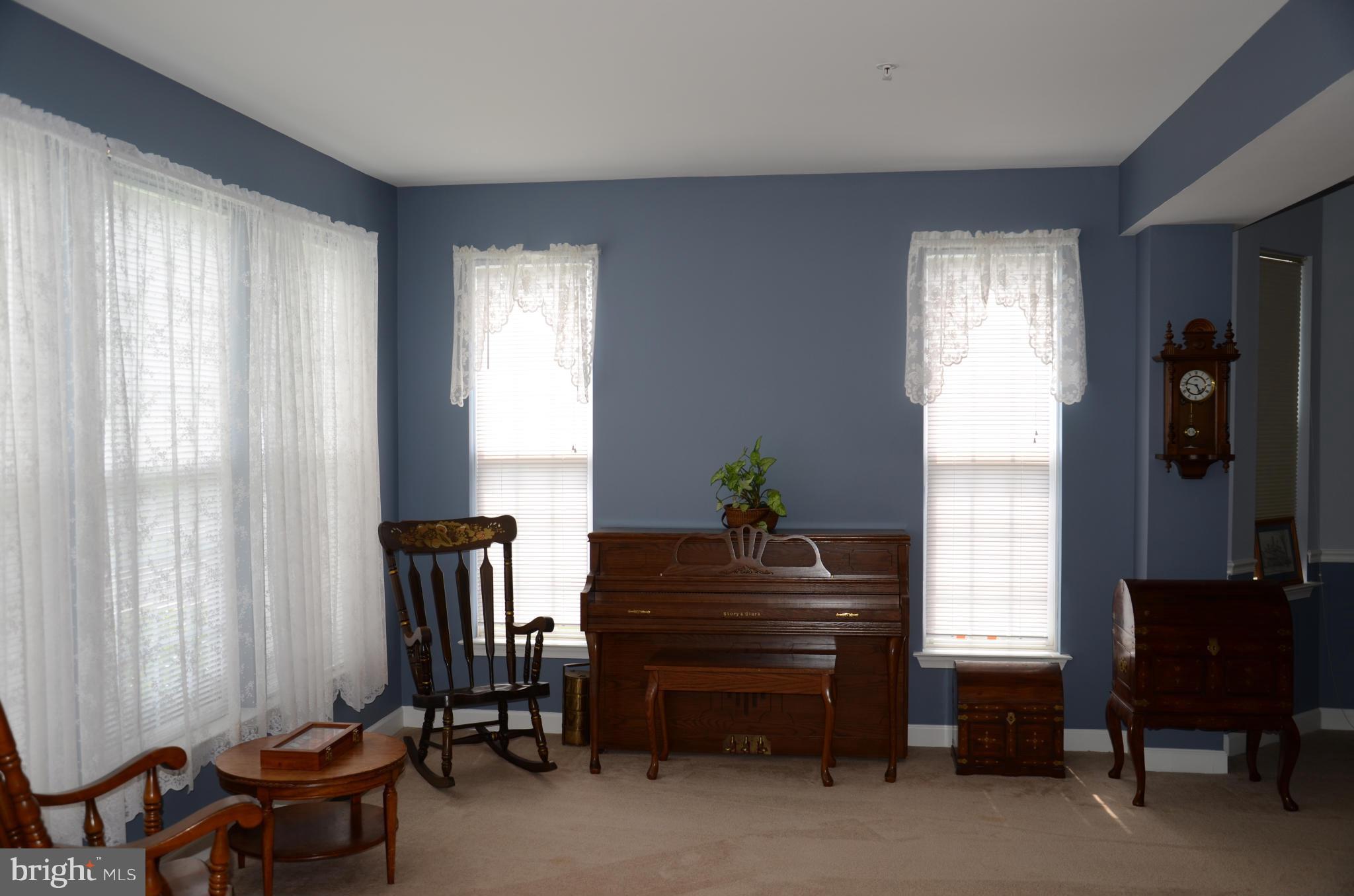11202 Poplar Grove Court Laurel, MD 20708 - Photo 7 of 30 Living Room