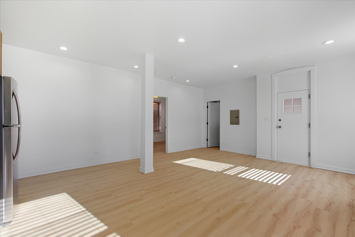 6969 North Bell Avenue, Unit 3 Chicago, IL 60645 - Photo 5 of 11