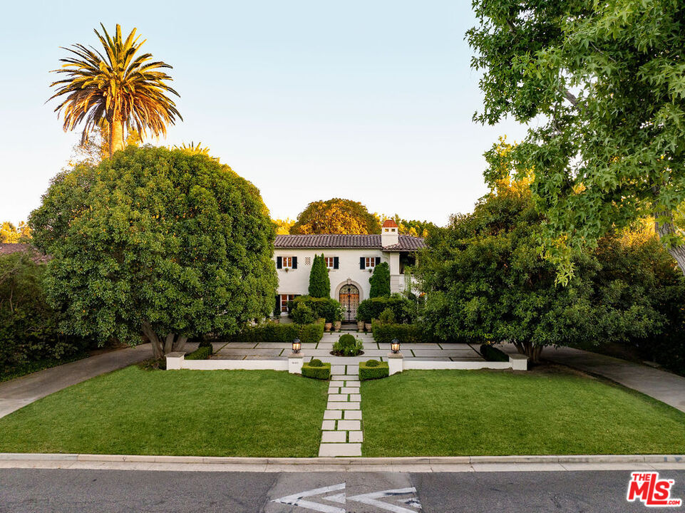 1640 Lombardy Road Pasadena, CA 91106 - Photo 37 of 39 a front view of a house with a yard