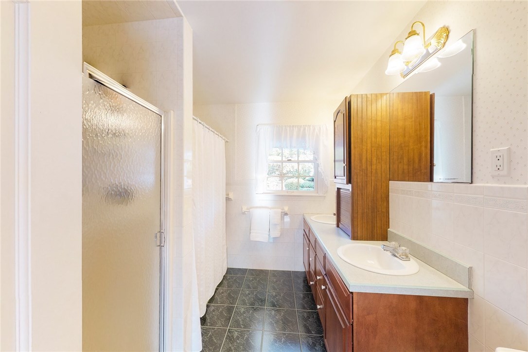 18 Woodland Road Barrington, RI 02806 - Photo 16 of 32 First floor master bath