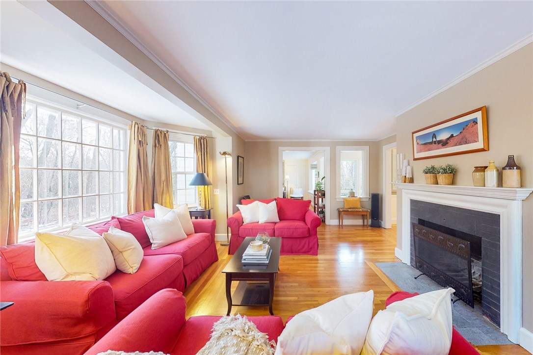 18 Woodland Road Barrington, RI 02806 - Photo 3 of 32 Gallery Image 3