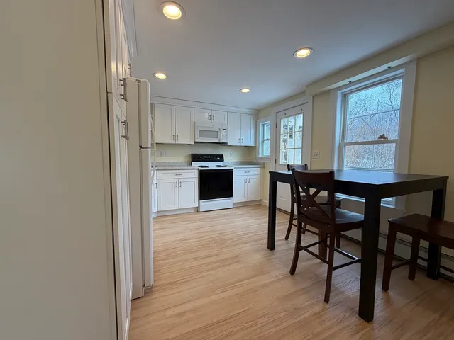 $2,200 | 12 Community Way, Unit 1, Foxboro, MA 02035