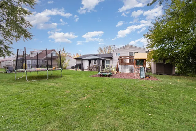 a view of a house with a backyard
