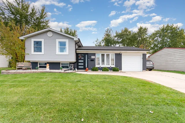 $378,000 | 8177 Northway Drive, Hanover Park, IL 60133