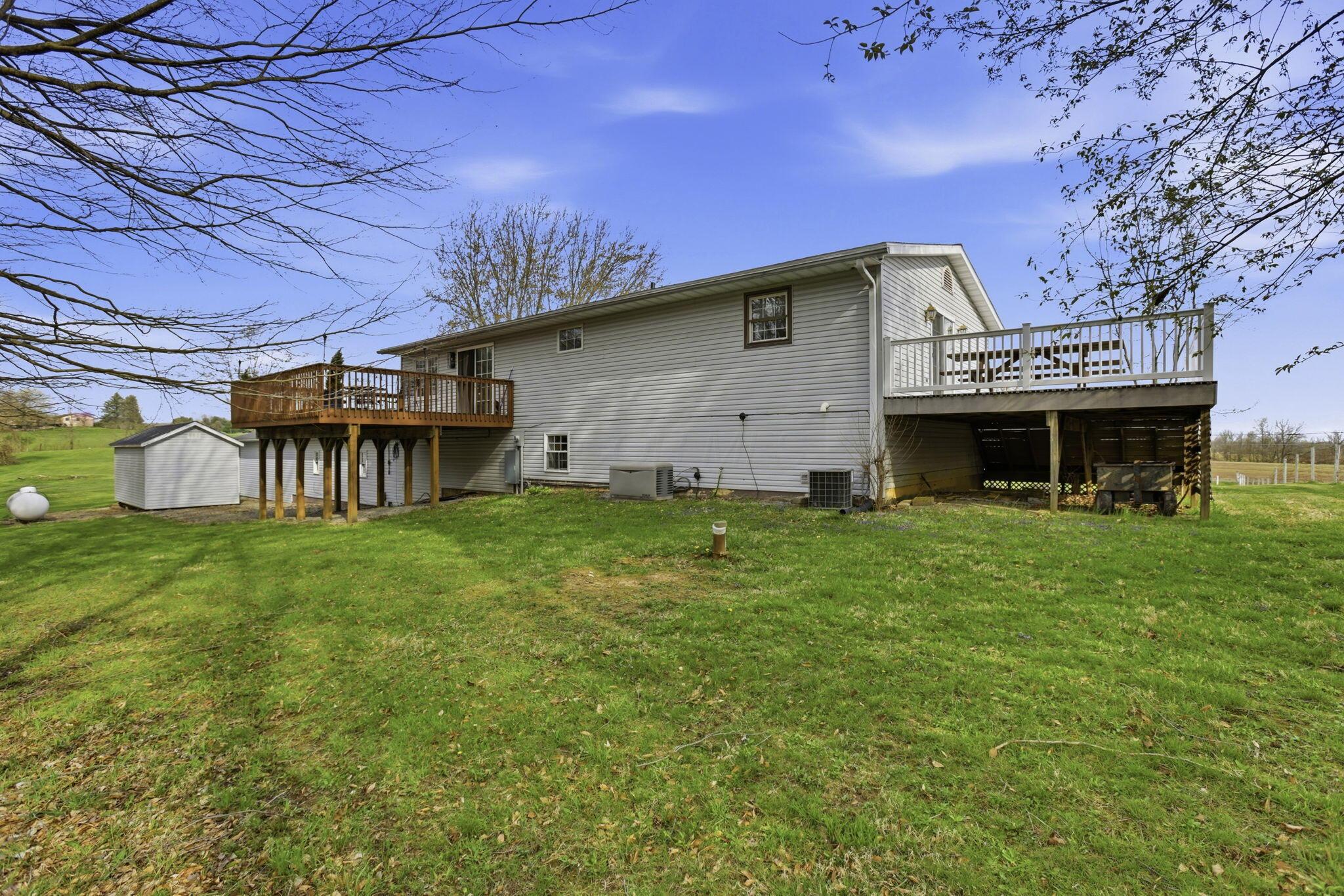 12830 New Delaware Road Mount Vernon, OH 43050 - Photo 26 of 47 Deck facing Back Yard
