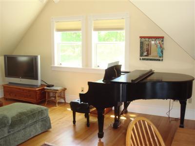 981 Oblong Road Williamstown, MA 01267 - Photo 7 of 10 Guest Suite