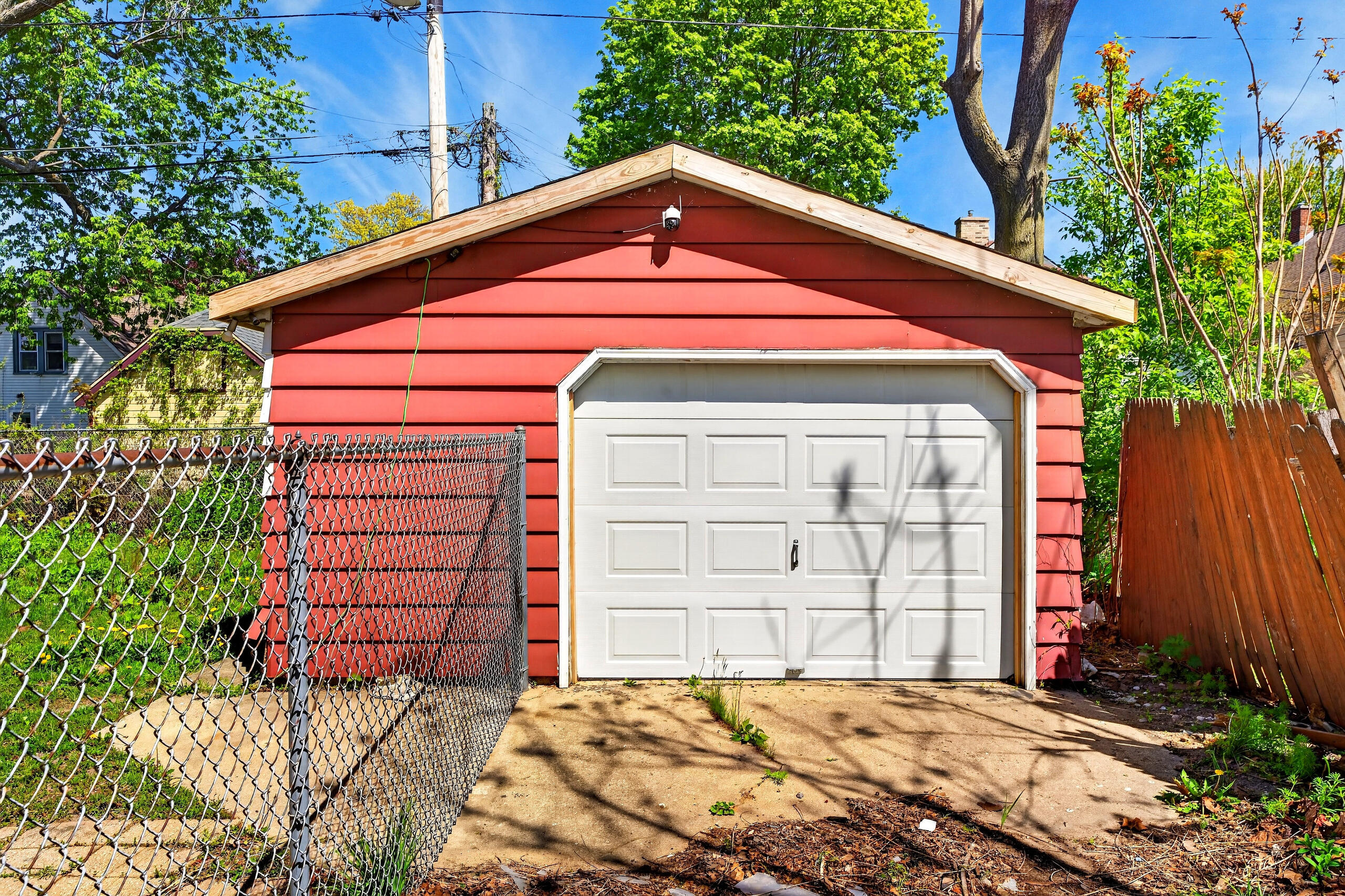 1611 North Wisconsin Street Racine, WI 53402 - Photo 25 of 31 garage