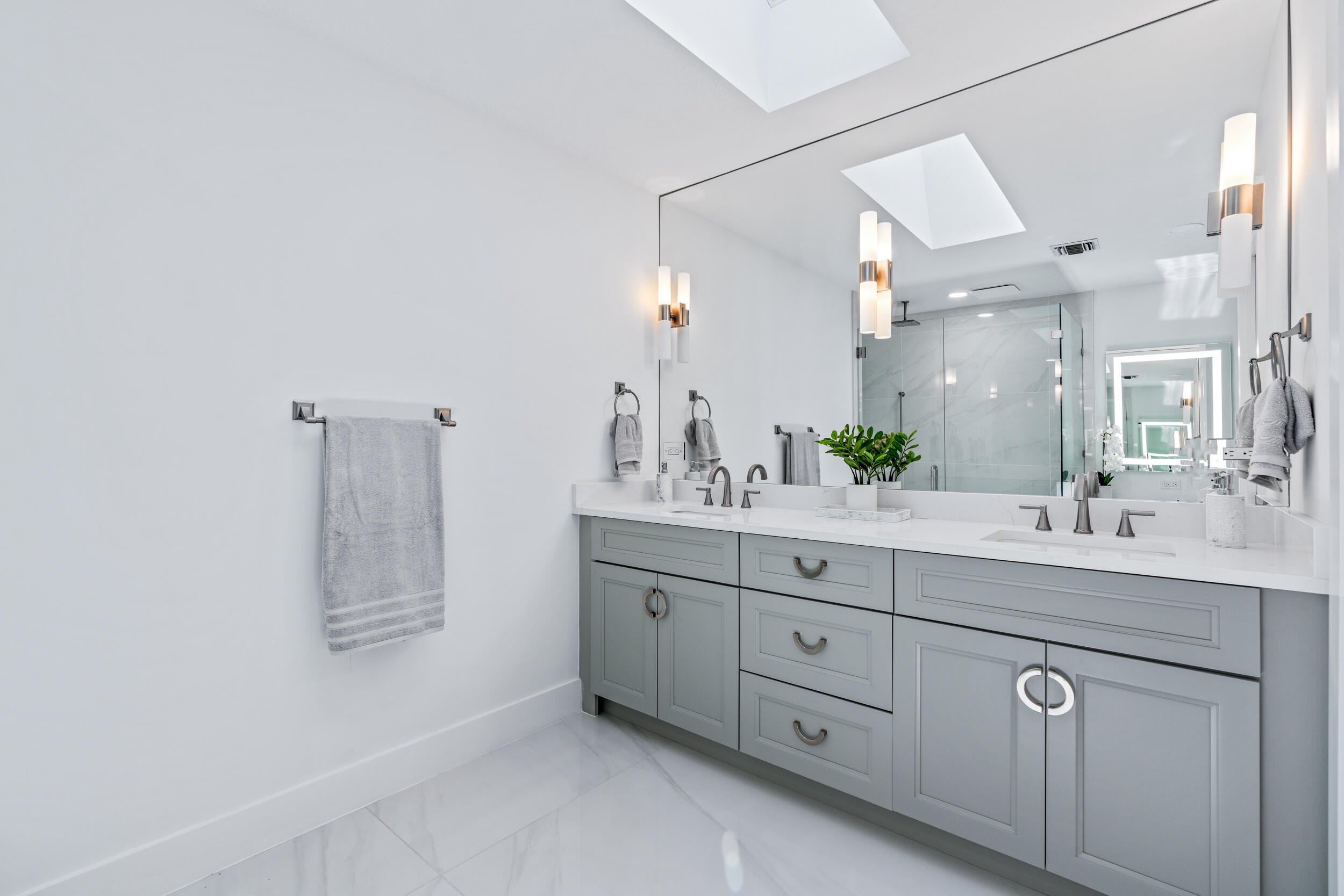 122 Sand Pine Drive Jupiter, FL 33477 - Photo 8 of 20 Master Bathroom