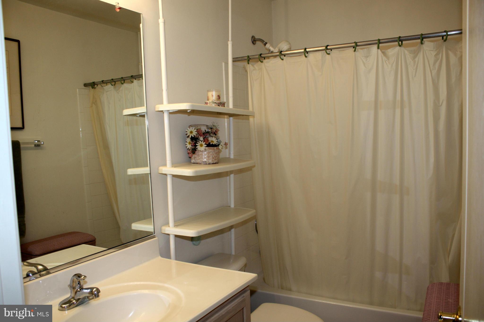 14004 Falconcrest Road Germantown, MD 20874 - Photo 9 of 10 Bath