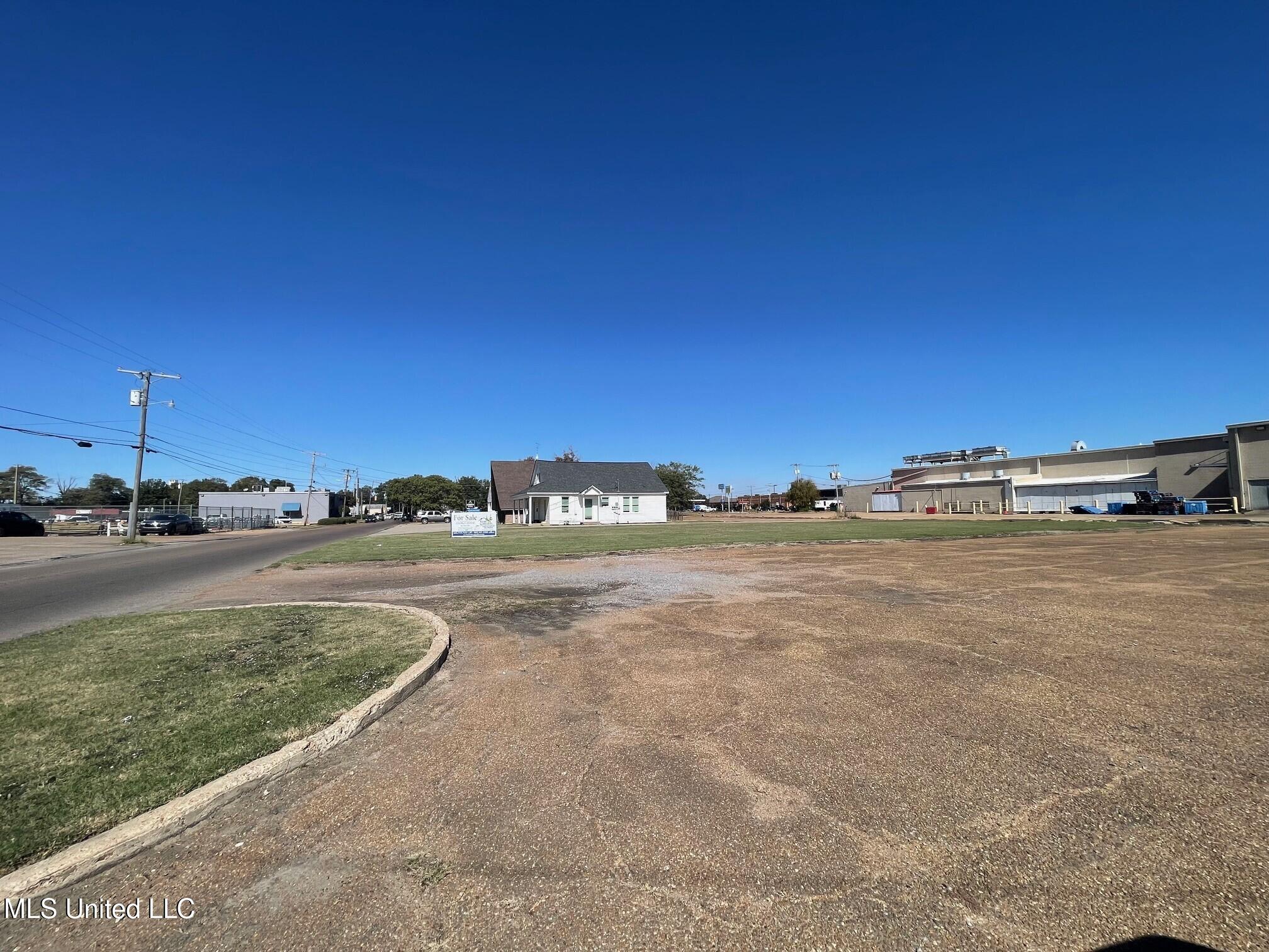 210 North Chrisman Avenue Cleveland, MS 38732 - Photo 2 of 3 From Parking Lot