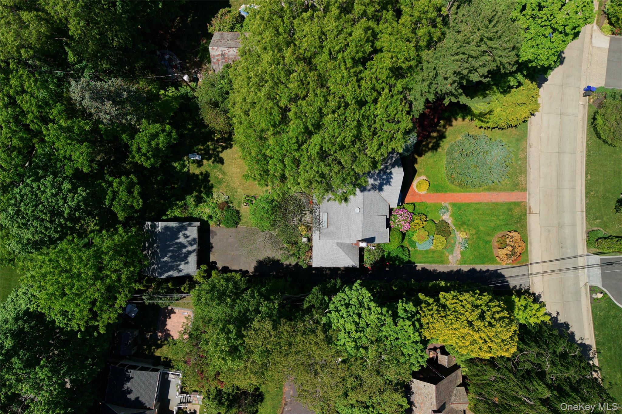 10 Crescent Road Port Washington, NY 11050 - Photo 25 of 37