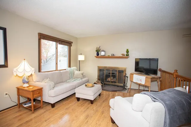 $299,900 | 7841 Rimbley Road, Woodbury, MN 55125