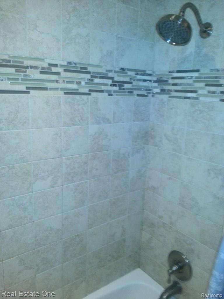 28198 Hawberry Road Farmington, MI 48331 - Photo 16 of 23 Updated Shower in Full Bath